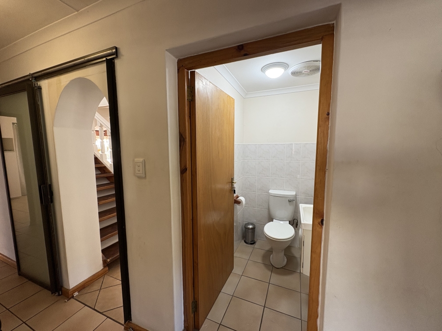 4 Bedroom Property for Sale in Pearl Bay Western Cape